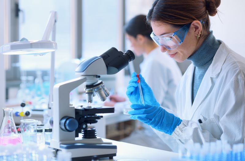 Business France - Young student in the research lab